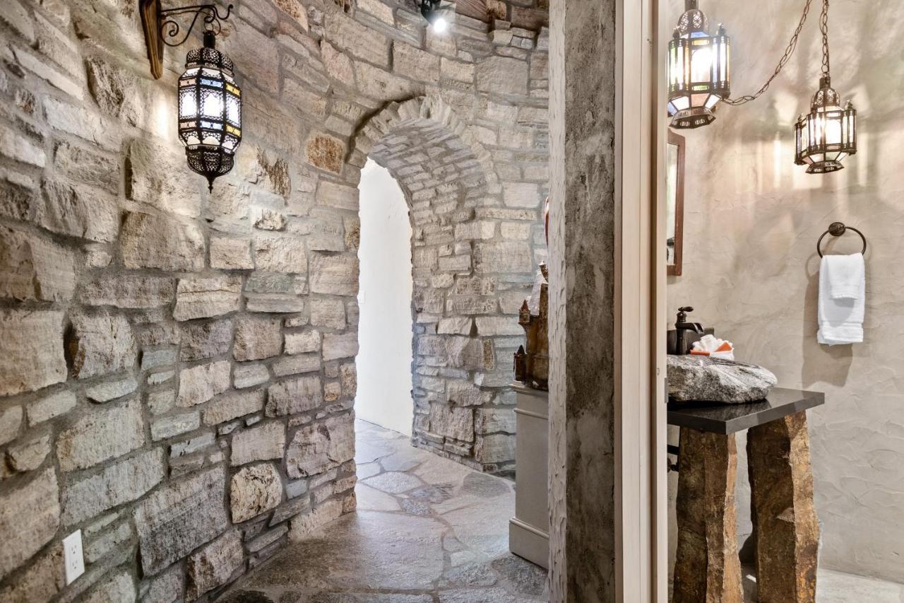 The Castle - Chateau De Melusine Sandpoint Exterior photo