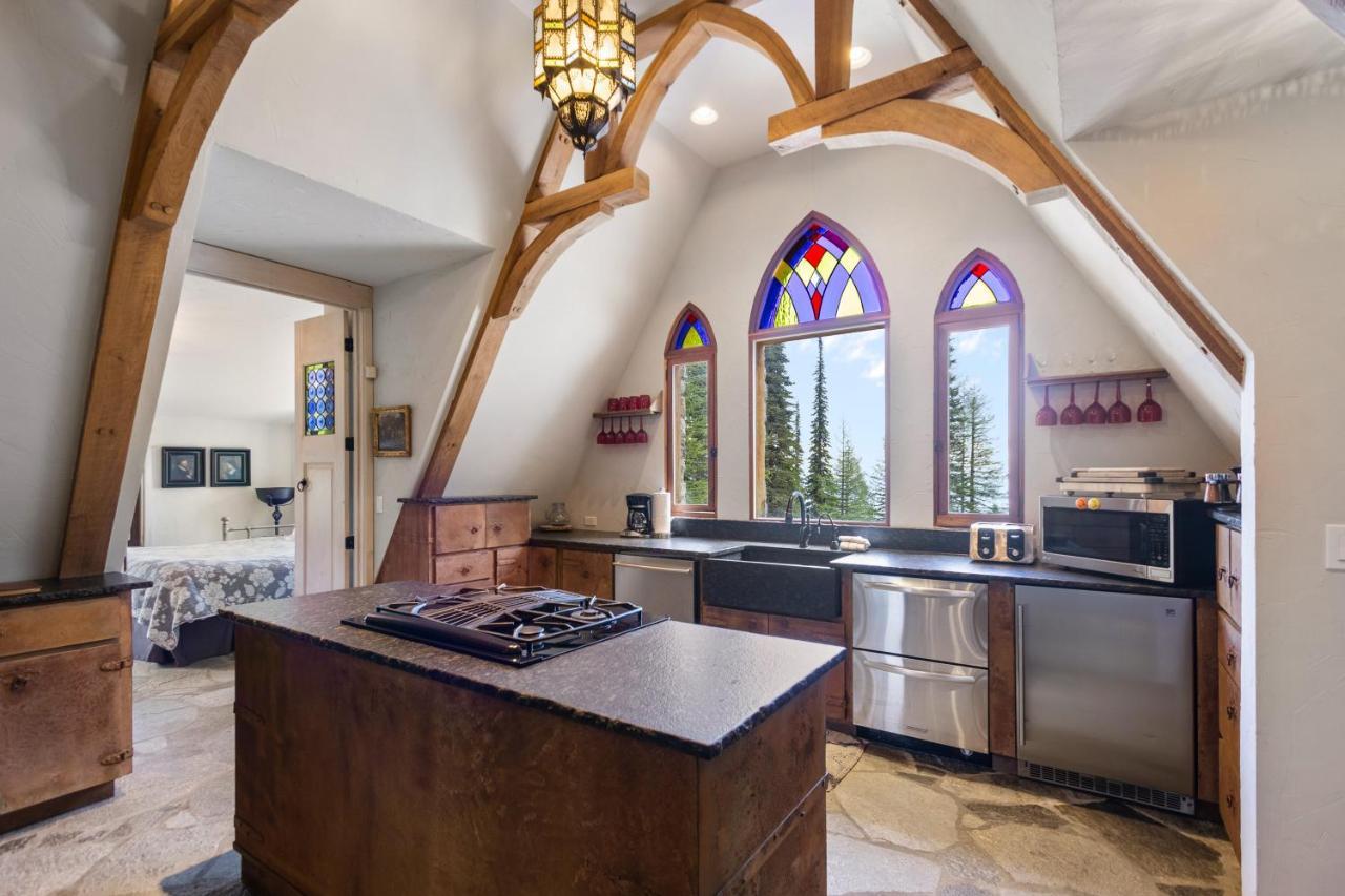 The Castle - Chateau De Melusine Sandpoint Exterior photo